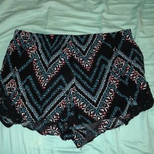 Patterned shorts with lace on the sides